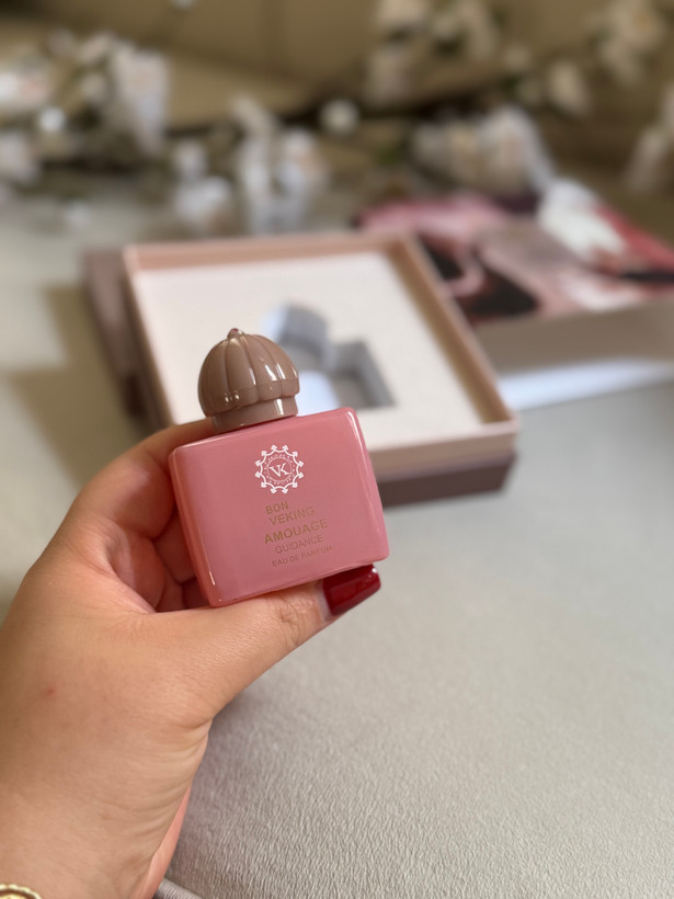 عطر زنانه امواج گایدنس ۲۵ میل هاردباکس
