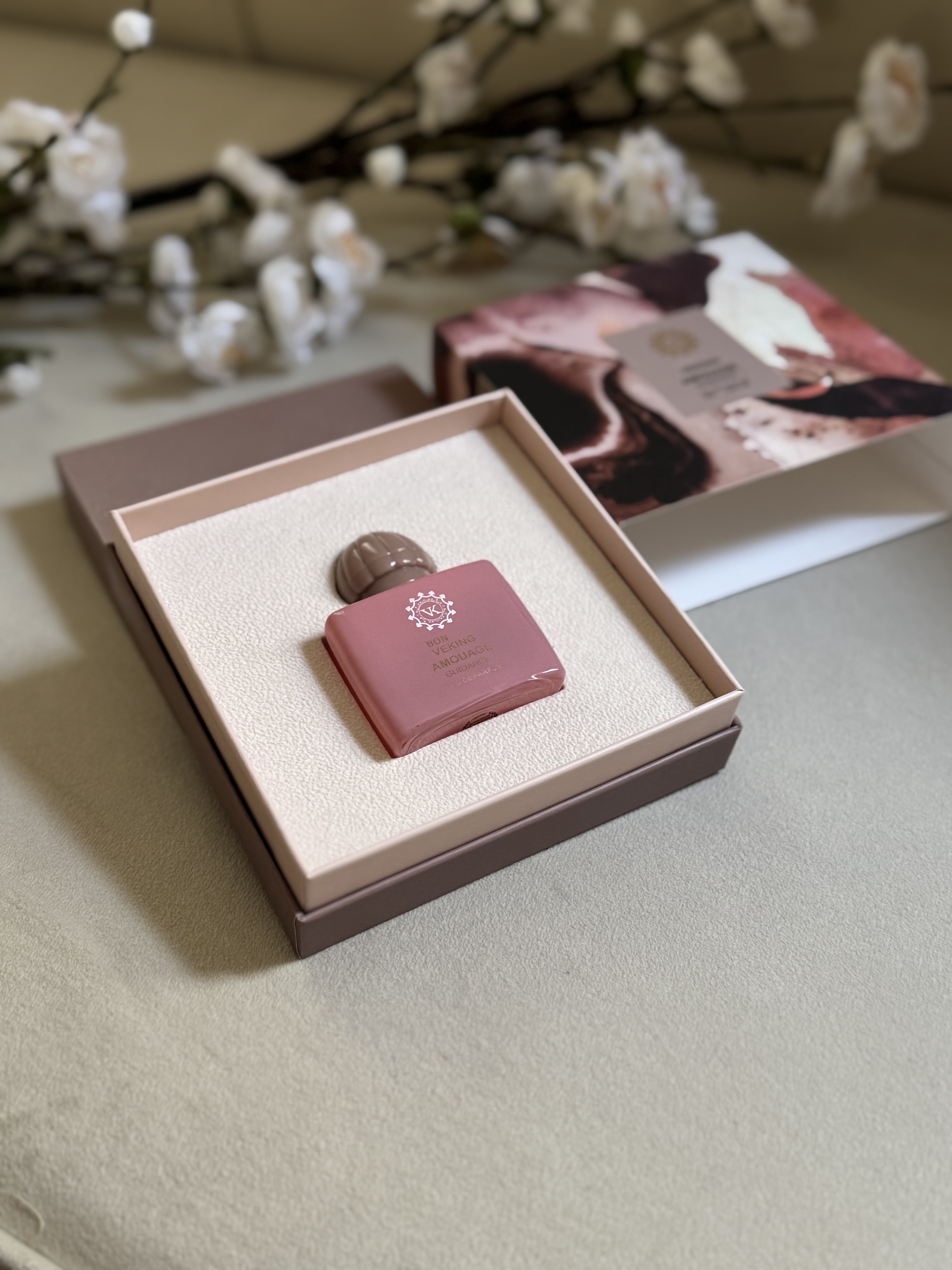 عطر زنانه امواج گایدنس ۲۵ میل هاردباکس